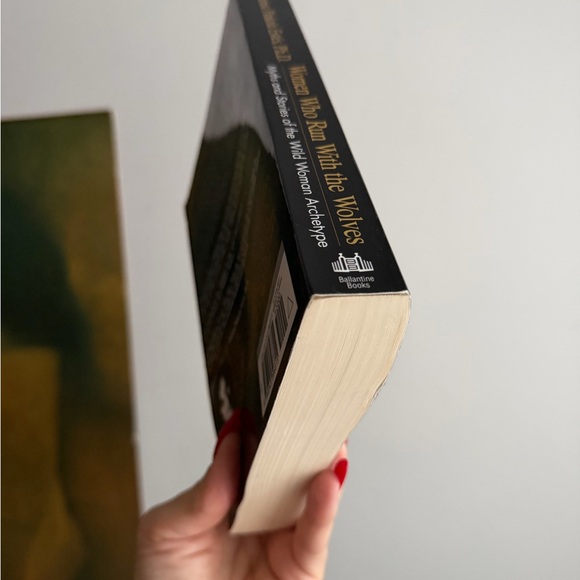 Women Who Run With the Wolves Book - Picture 4 of 4